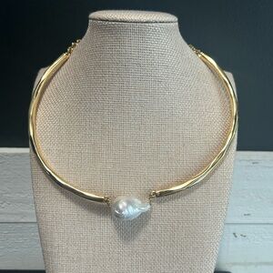 Elizabeth Arden (Talbots) Baroque Pearl Gold Tone Choker (Excellent Condition)